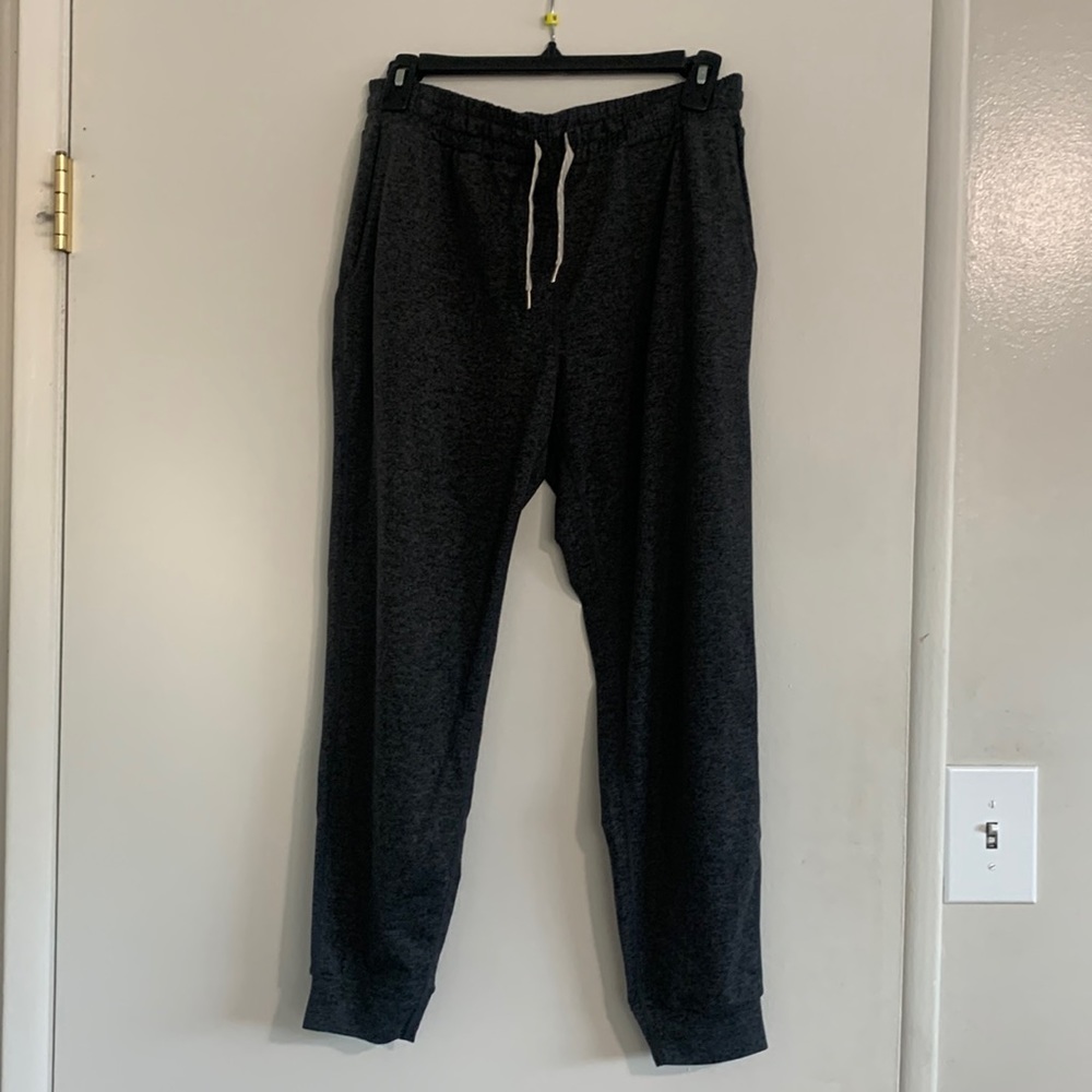 Vuori Performance Jogger in Charcoal Heather